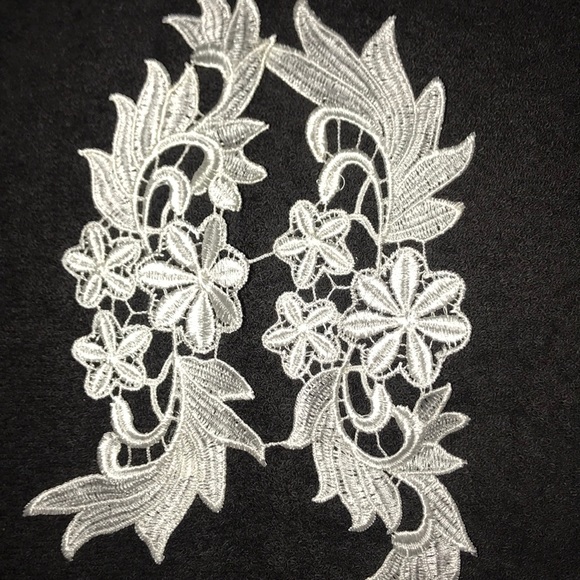 New Beautiful 6 pc Lot of Lace Appliqués Lot #110 - Picture 5 of 8